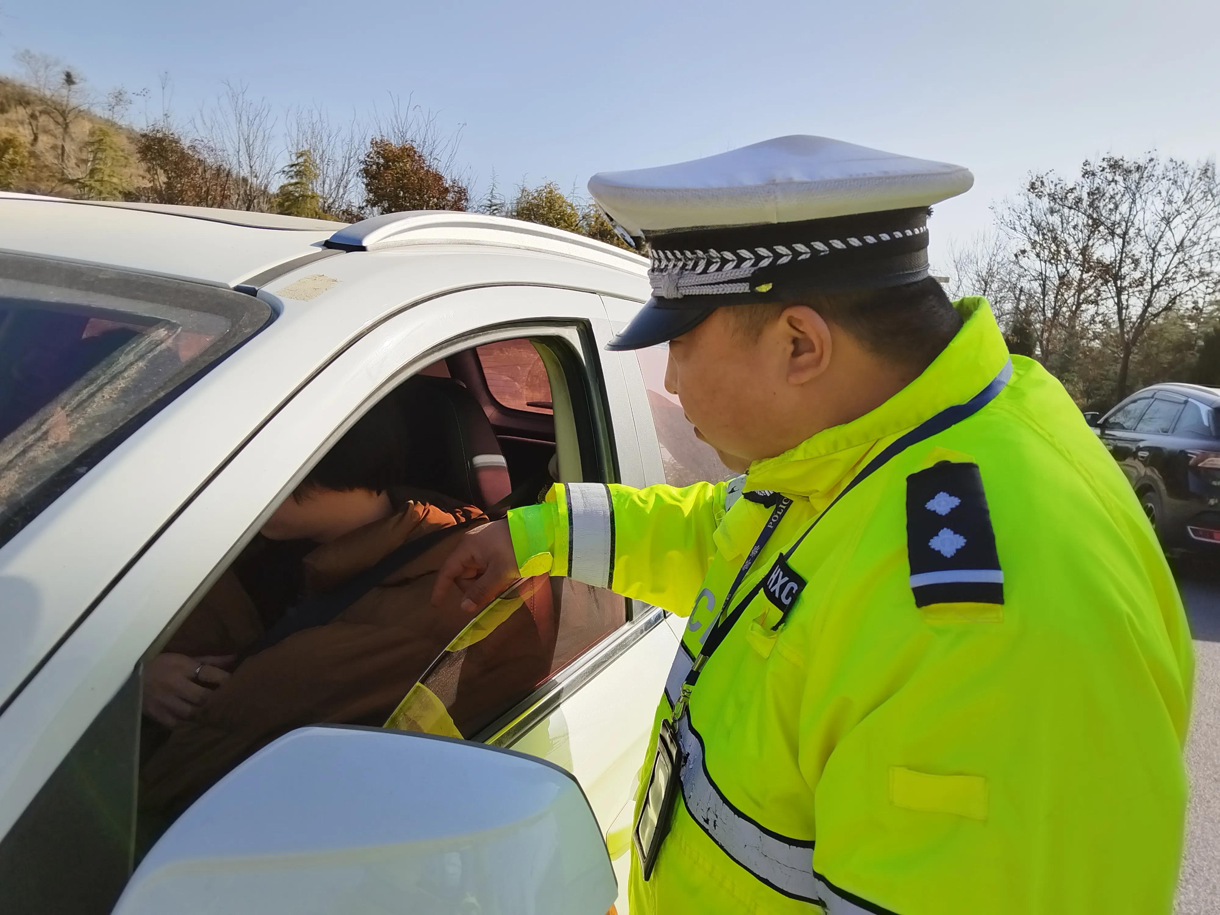 公安春节不打烊民警在岗保平安,县交警圆满完成春节安保任务