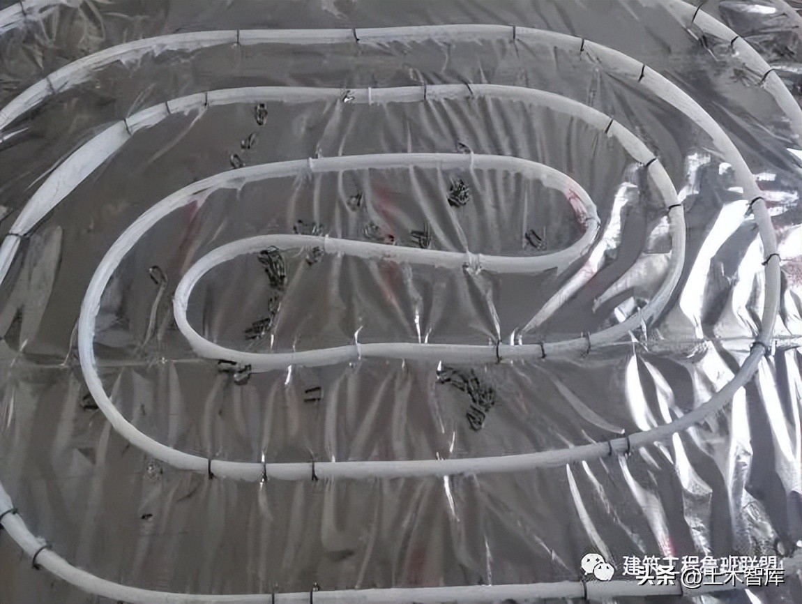 地暖施工不按设计图纸要求,地暖施工现场的设计