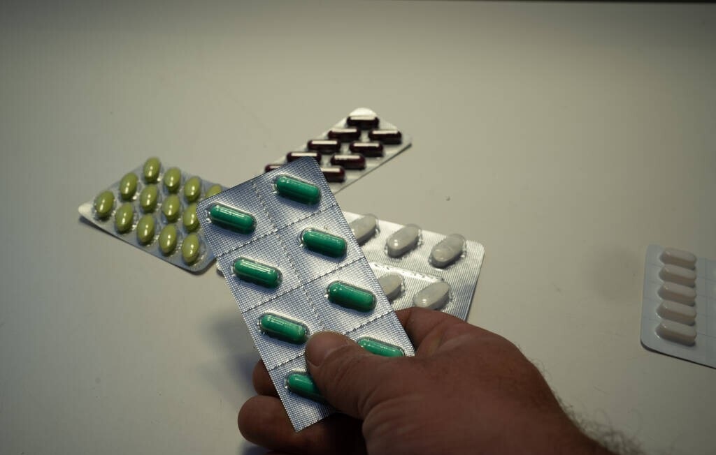 腹泻吃蒙脱石散和益生菌怎么吃,宝宝拉肚子吃蒙脱石散和益生菌顺序