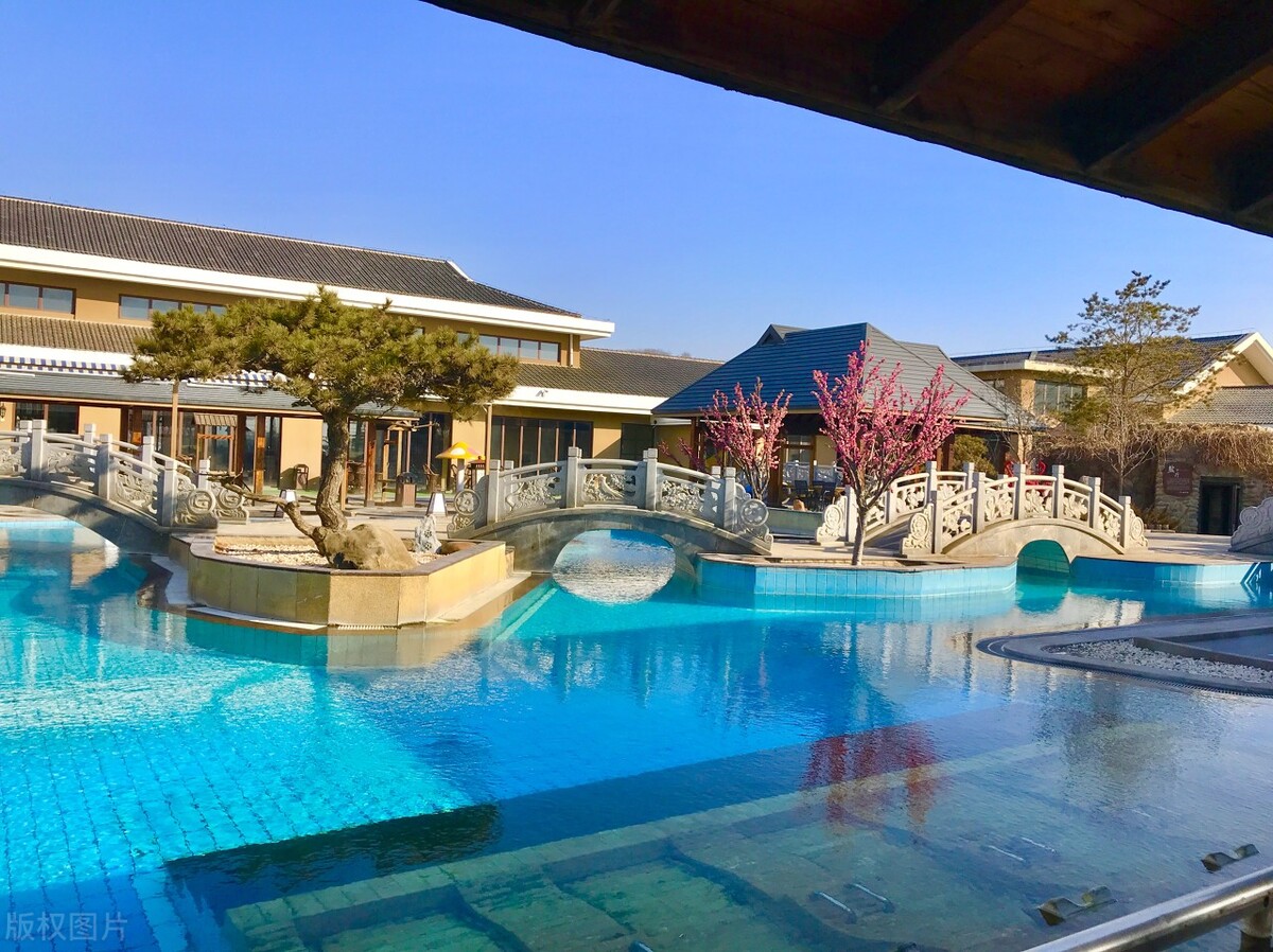 泡纯天然温泉地方推荐,冬天哪里温泉度假村最好