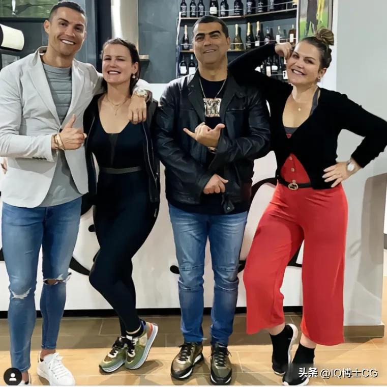 c罗年轻时独自一人踏上生涯之路,年轻的c罗就已成就世界级球员