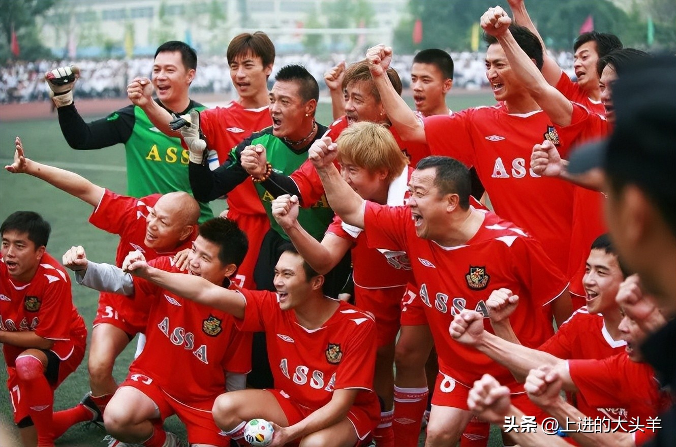 谭咏麟陈百祥曾志伟黄日华何家劲,香港足球明星队队长陈百祥