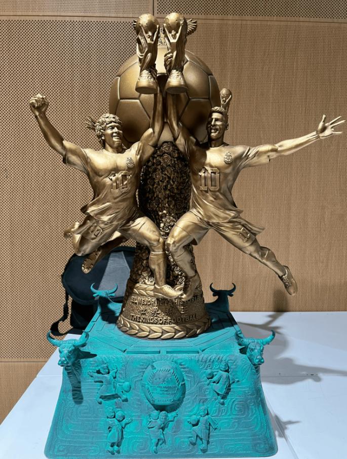 梅西和c罗奖杯,梅西和c罗霸气时刻