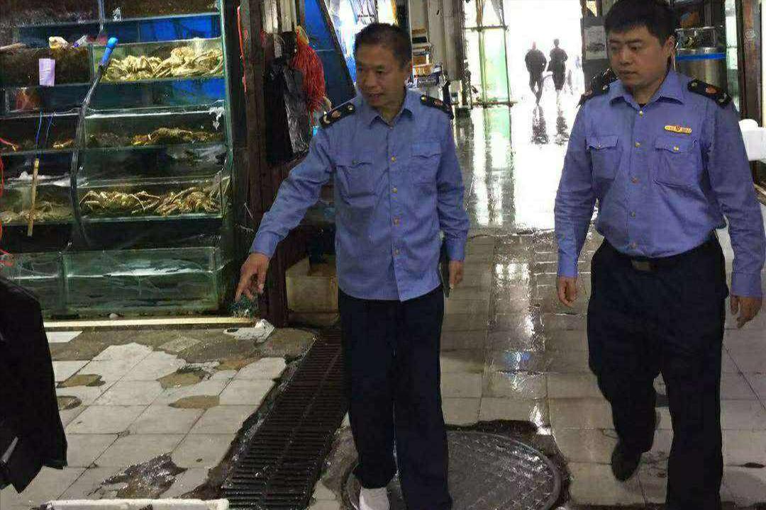 三亚海鲜市场惊现五两秤你怎么看,三亚海鲜市场“五两鬼秤”网评