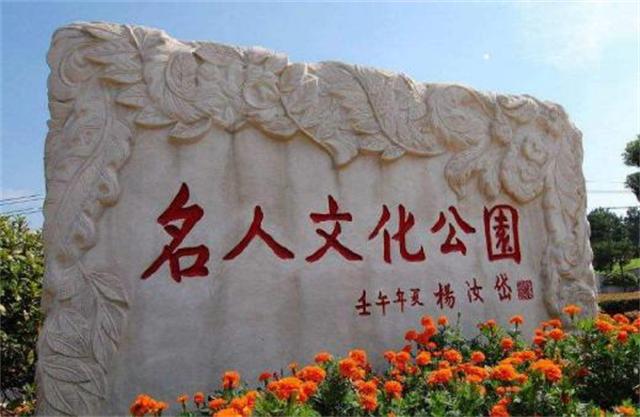 姚贝娜铜像图文,姚贝娜墓地雕塑