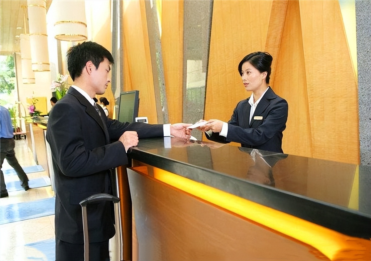 酒店前台工作真实感受工资高吗,酒店前台工作有没有前途