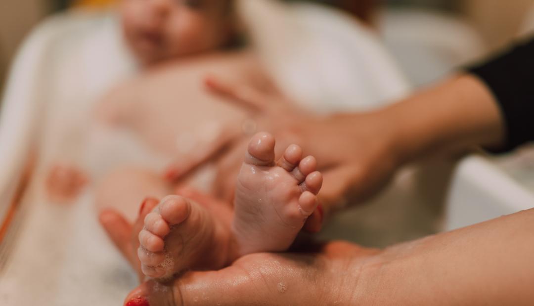 给宝宝水洗屁屁的正确方法,给宝宝洗屁屁姿势不正确会怎样