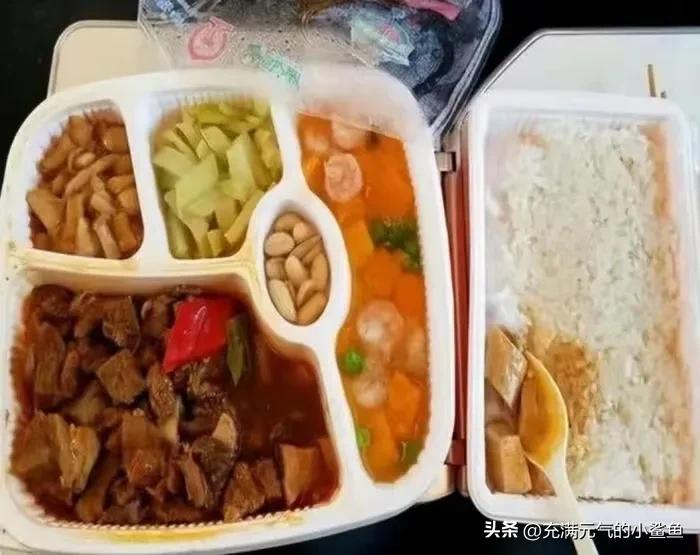 高铁“饭盒”已降价，为何还没什么人想买？看看内部人怎么说！