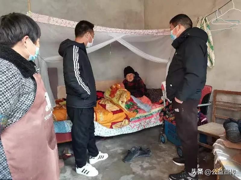 疫线温暖热心市民送口罩助力战疫,抗疫一线有温暖也有力量