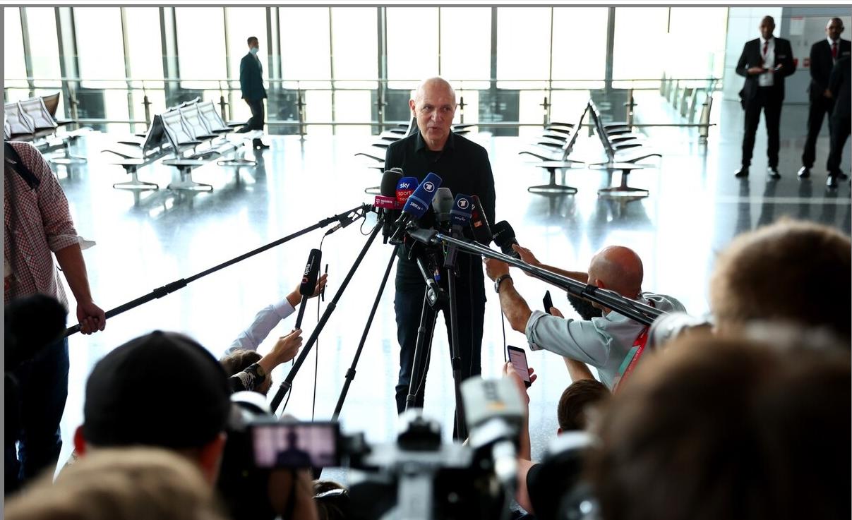 黄健翔对世界杯看法,黄健翔吐槽国足时他是解说员吗