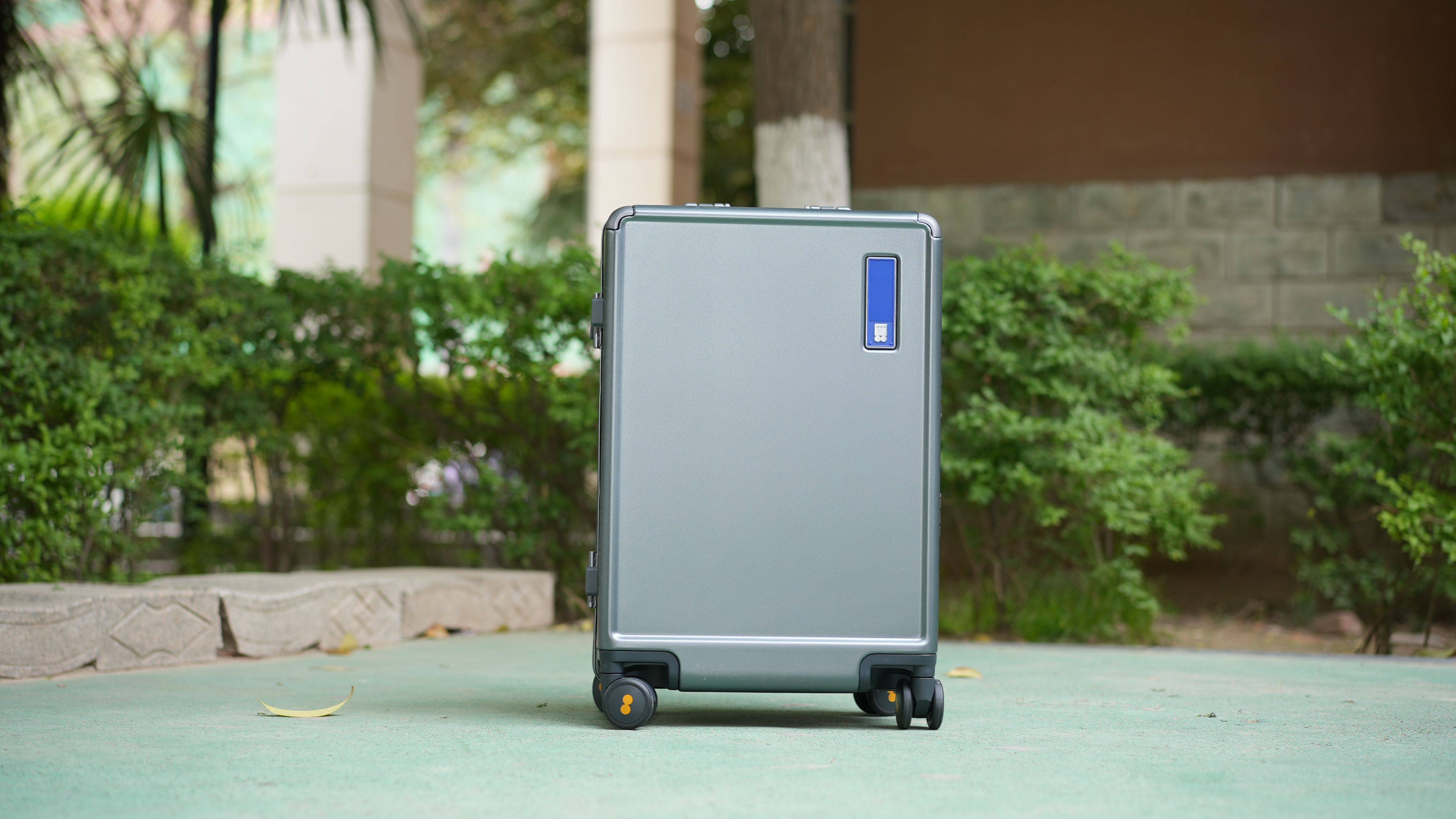 外交官行李箱和地平线8号哪个好 (3天旅行适合多大的行李箱)