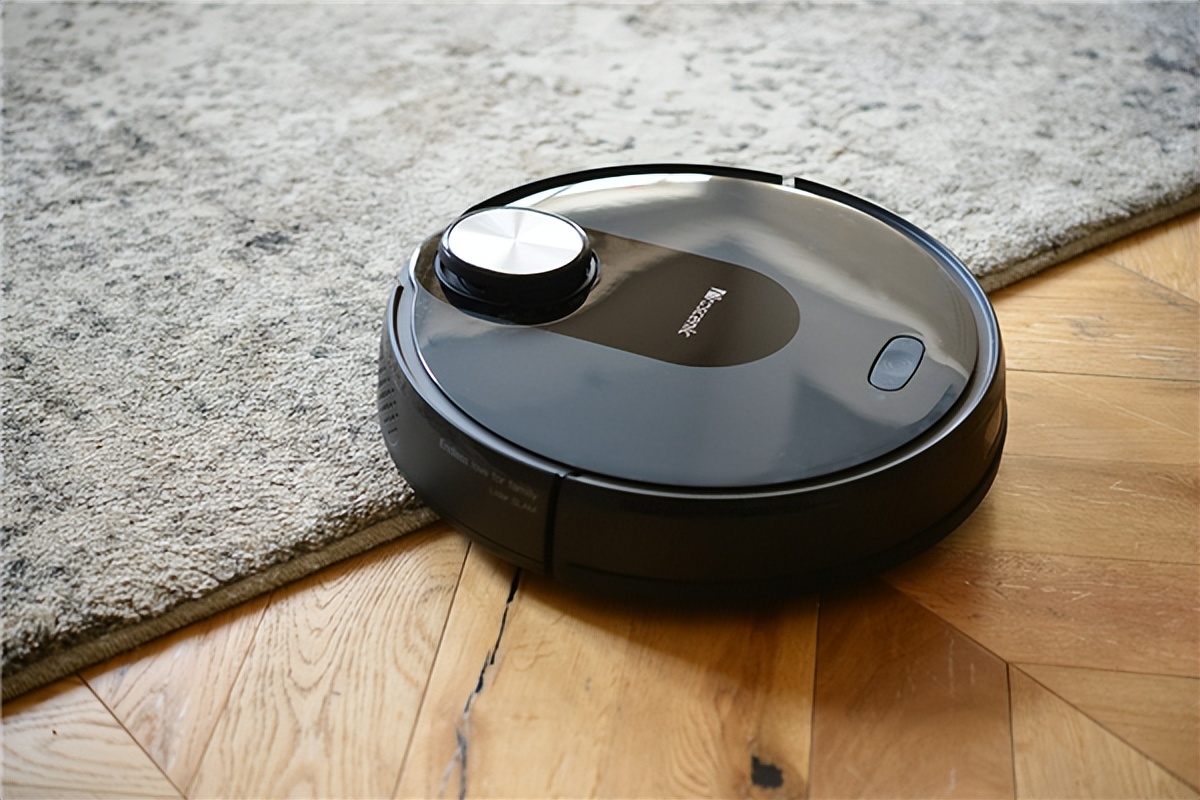 扫地机器人的真实使用感受,扫地机器人是神器还是鸡肋