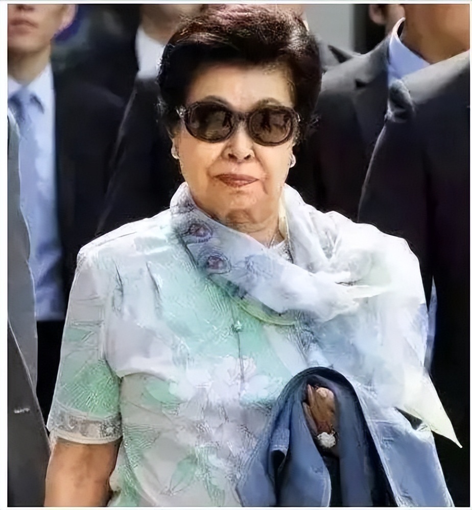 揭露韩国财阀丑闻：父子“共享”同一女星，桃色之国日本自愧不如