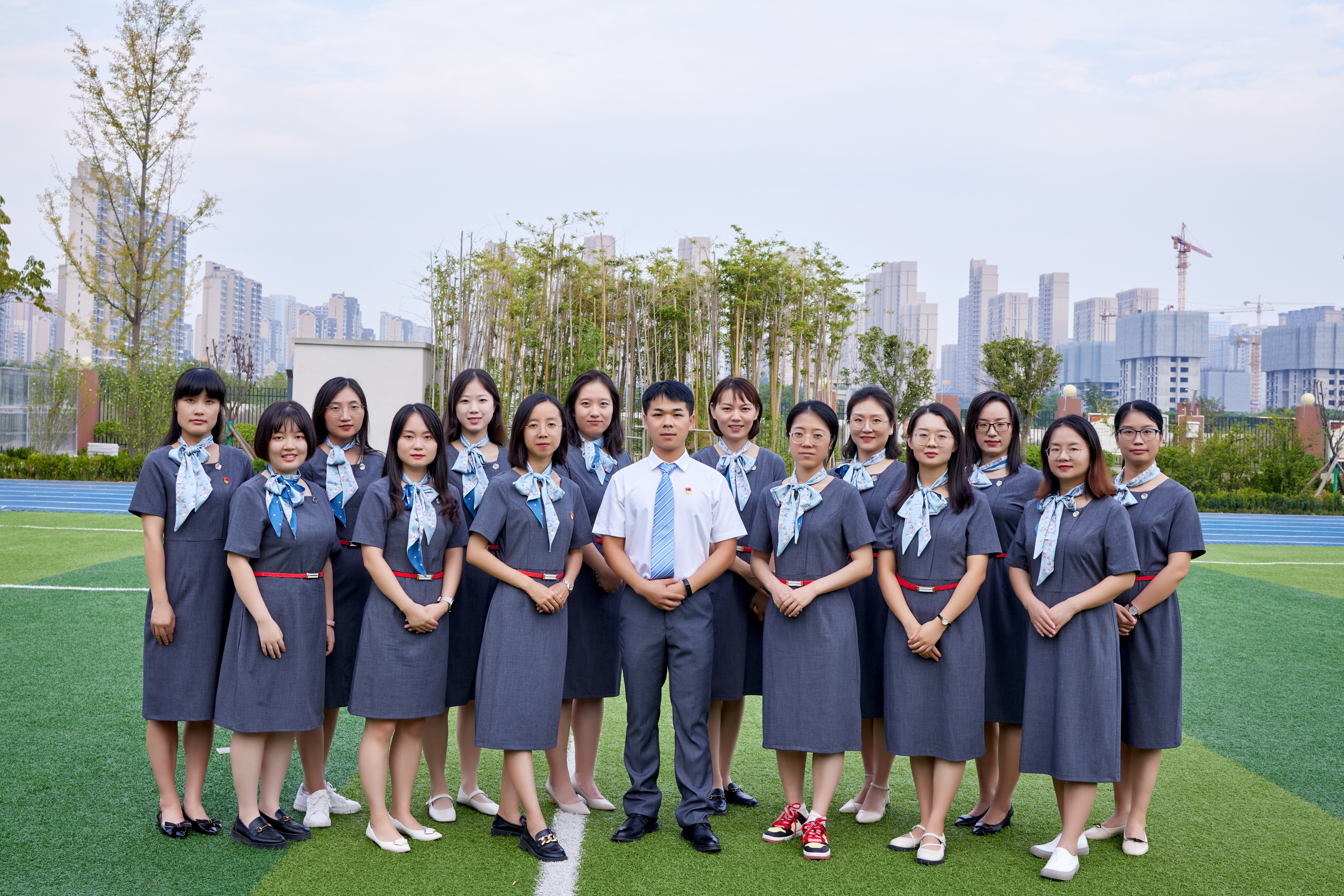 西安高新第四完全中学和第一学校,西安高新区第四完全中学