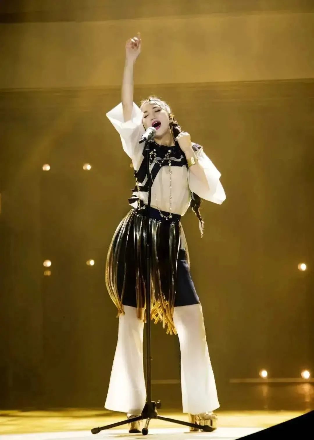 名和利，救不了华语乐坛！这10位顶流歌手的出走，细扒我一言难尽