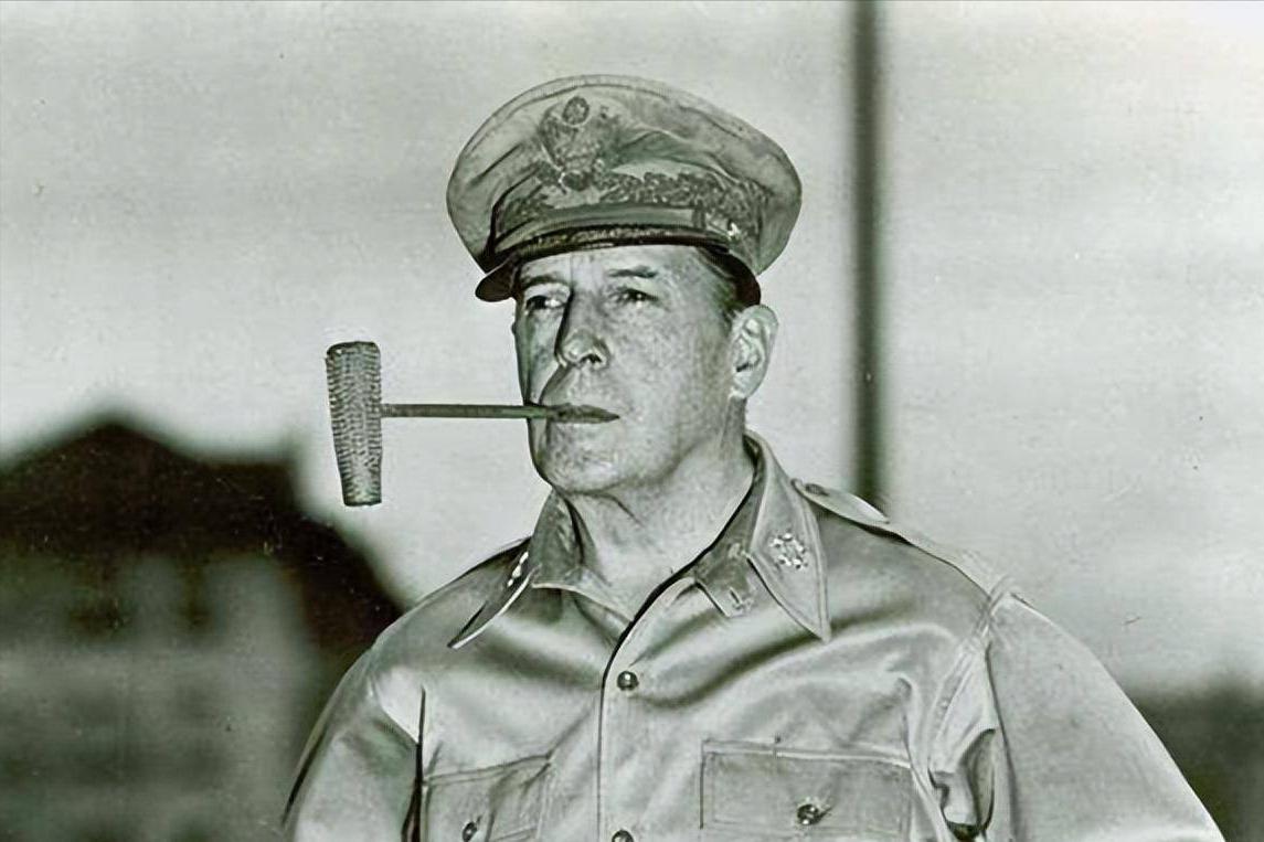 原节子和麦克阿瑟两人年龄差多少,日本女神原节子