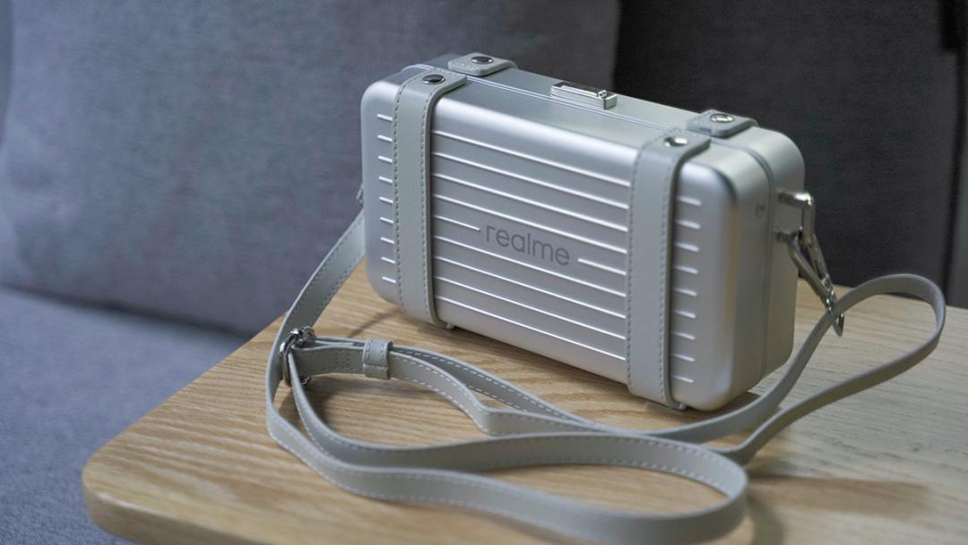 这些就是手机厂员工用头发换来的邀请函？