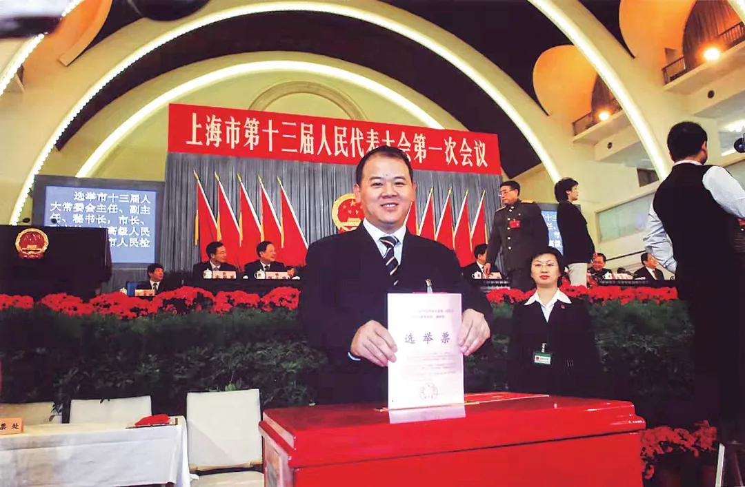 14岁卖冰棍，22岁成百万富翁！这个温州人如今叱咤上海