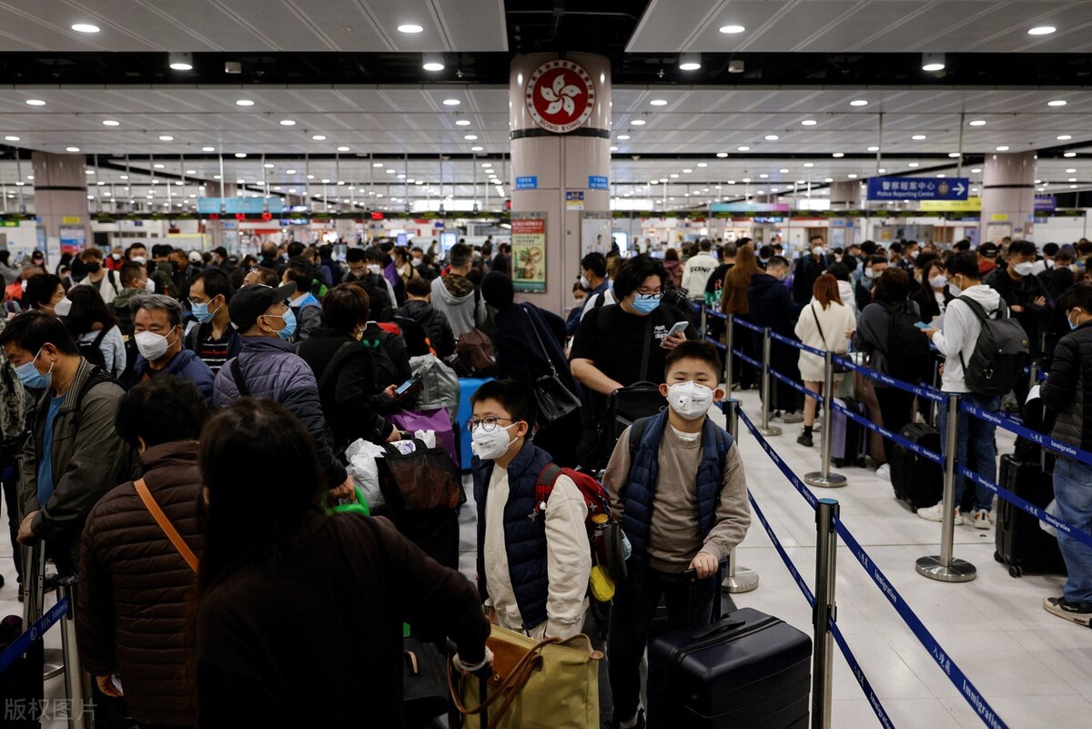 有人打着港人名义*化丑**来港内地人？香港刚迎通关就被“黄丝”抹黑！港媒：手法和内容和风波时如出一辙！