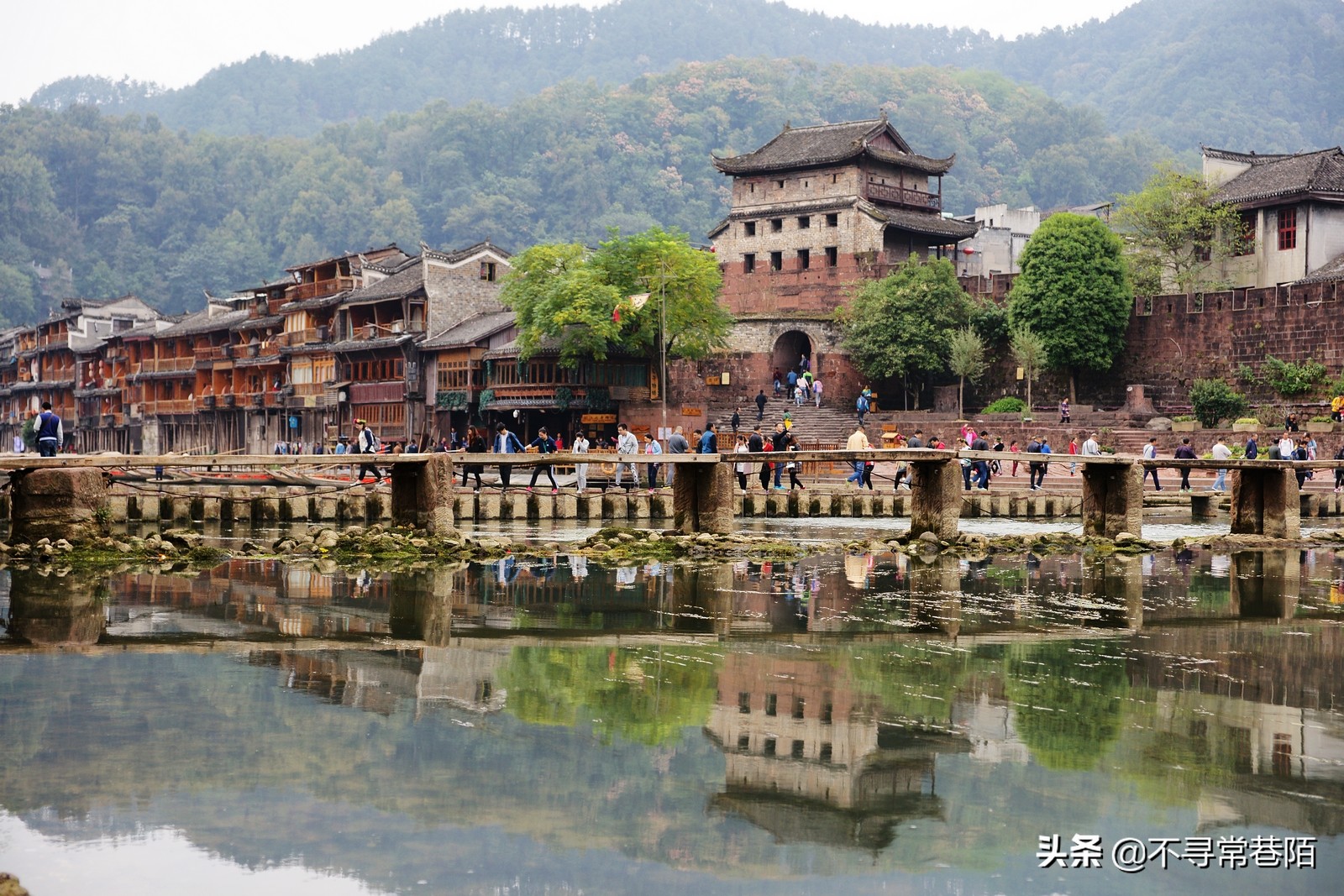 这里有许多历史悠久的古镇,从历史中走来的古镇