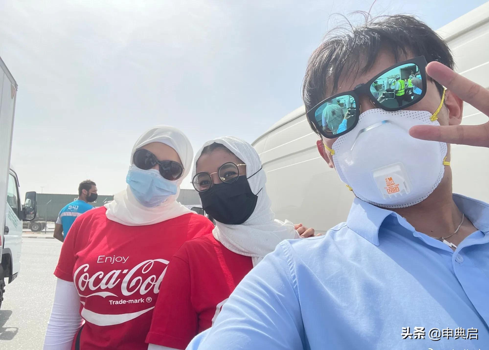 小徐是驻迪拜的中建工程师，直言“印度工人效率只有华人的一半”