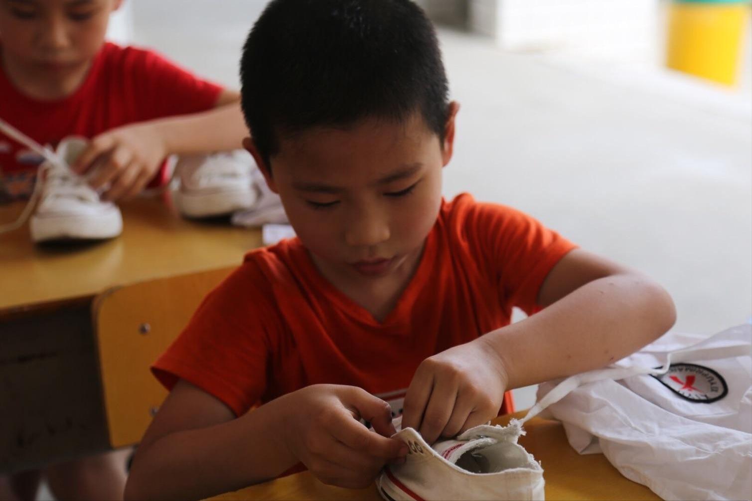 童鞋雌激素超标,央视曝光毒童鞋可能诱发早熟