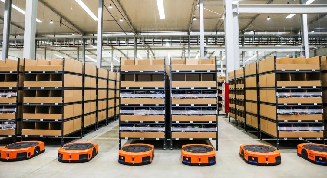 智能对话机器人如何实现,快仓智能仓储机器人还能和人对话