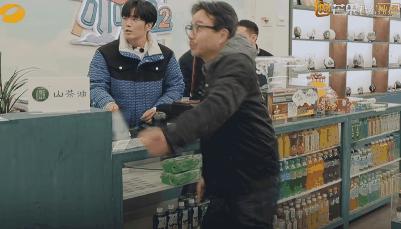 不向流量低头！芒果台一转身，就冒险做了笔捅破天花板的大生意