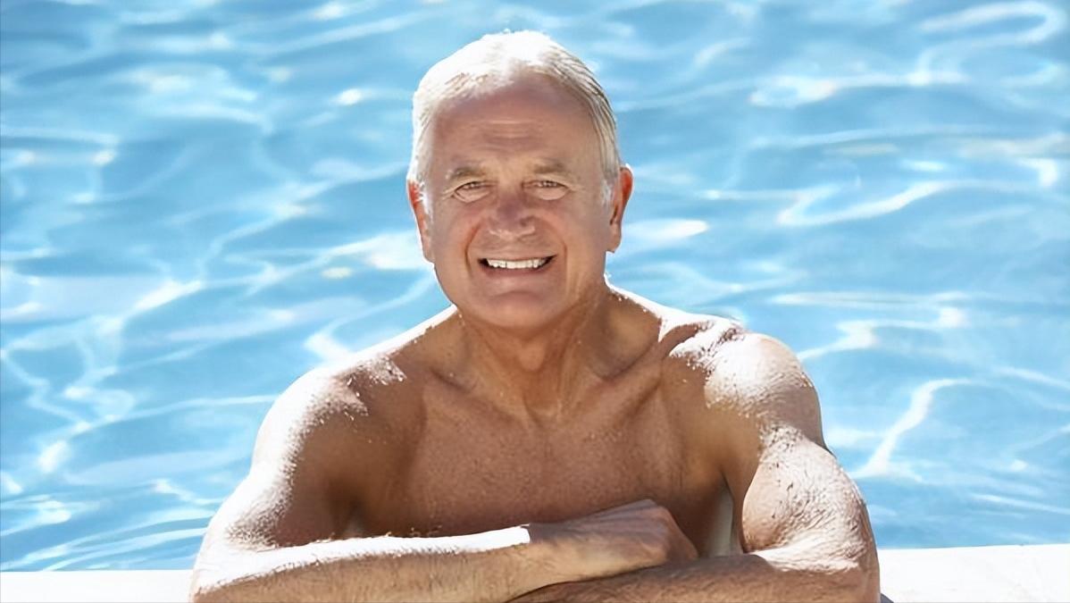 20岁每天压腿拉筋有啥好处,年纪大了老是会拉筋是怎么回事