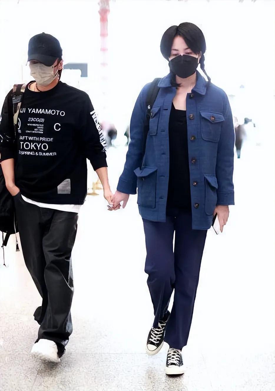 网友晒王菲谢霆锋同框照,王菲谢霆锋高调秀恩爱久违的同框