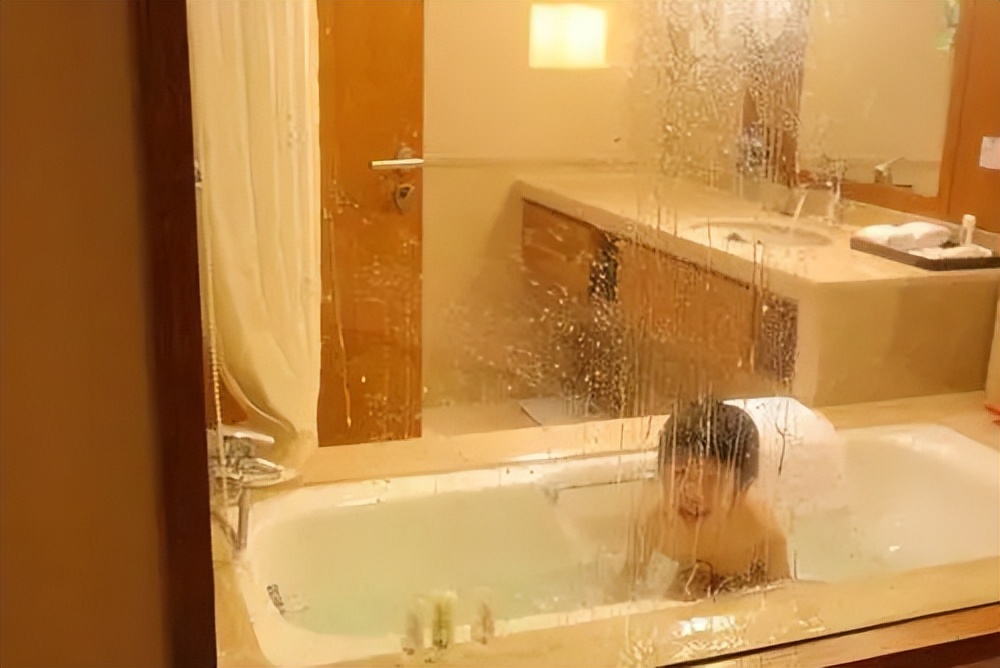 浴缸发霉怎么擦都擦不掉怎么办,浴缸釉面没了怎么清洗