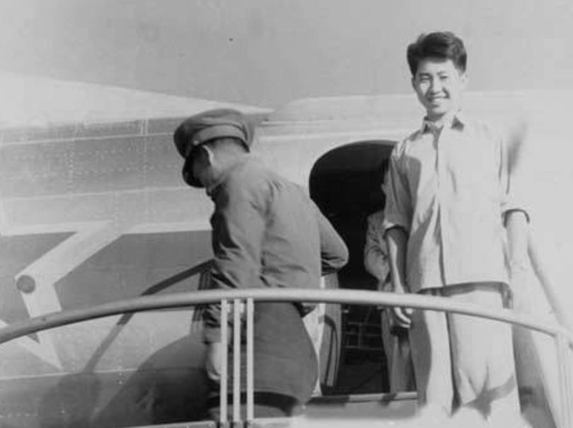 1953年毛主席卫士因工资太低哭哭啼啼，主席得知后：我给你开工资