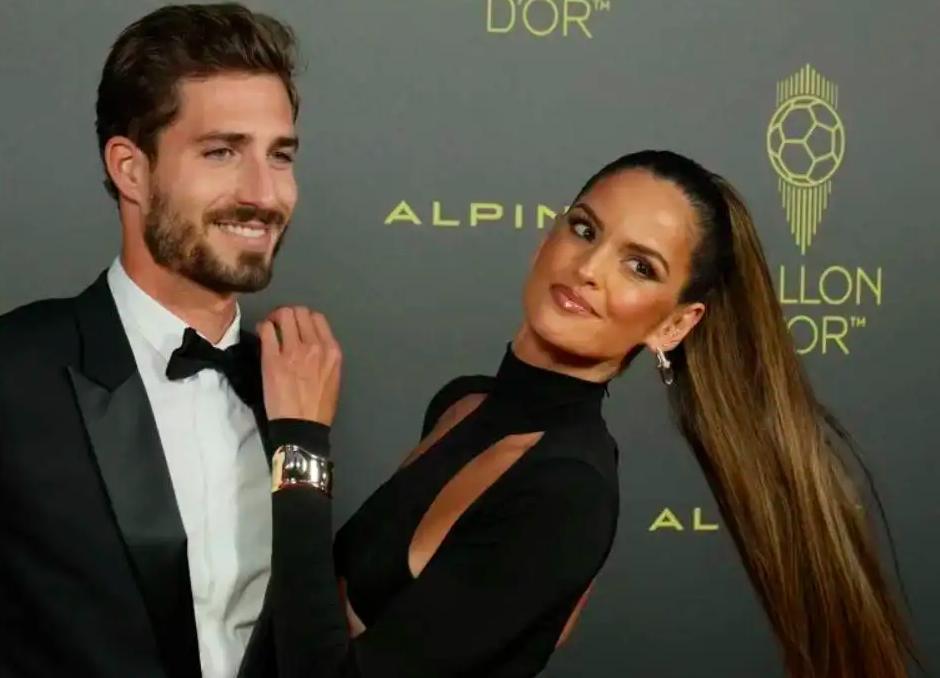 德国队是懂“美人计”的，破例让太太团入住安慰球员，但又没全懂