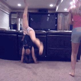 搞笑gif趣图姑娘你怎么这么凶啊,趣图搞笑美女