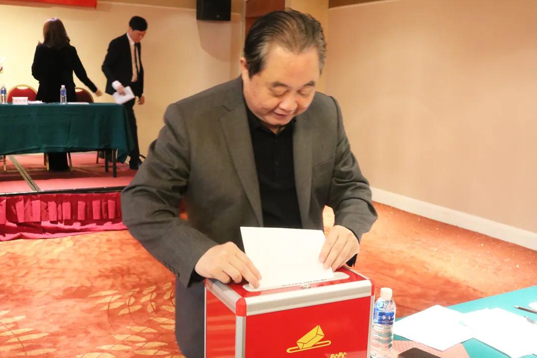 汕头市围棋协会举行换届选举大会，郑汉杰连任会长