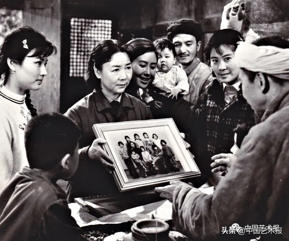 杩欎釜灞曡涓轰粈涔堜細闇囨捈浜哄績,杩欎釜灞曡鎵撶牬鑹烘湳鍜岀敓娲荤殑鐣岄檺