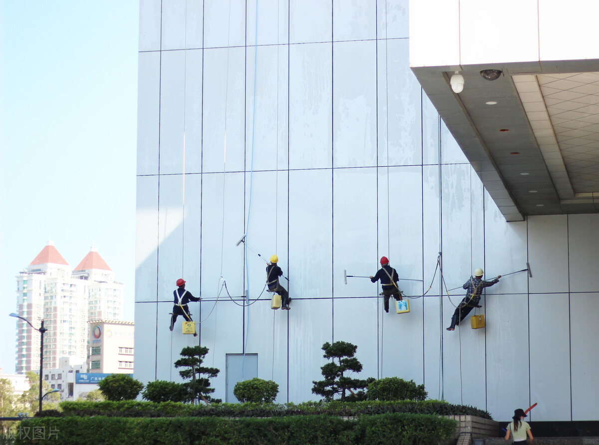 重庆高空外墙玻璃清洗公司,黔江附近高空外墙清洗公司