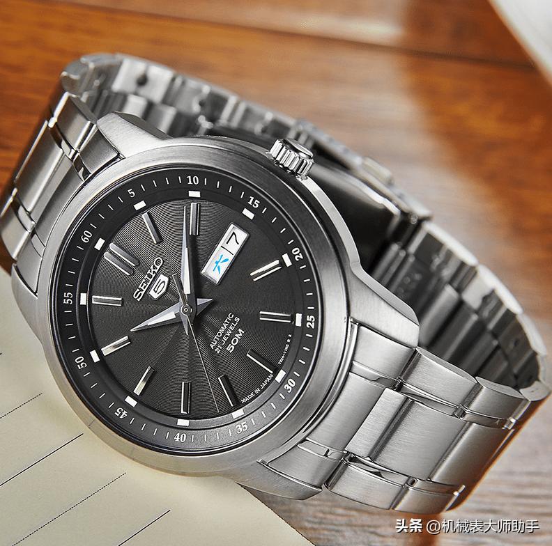 最适合秋冬佩戴的几款手表推荐,一年四季适合戴的手表有哪些品牌