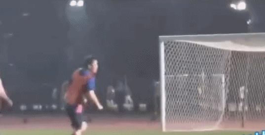 陈戌源足球水平曝光，假动作过人+门前两米单刀不进，门将不懂事
