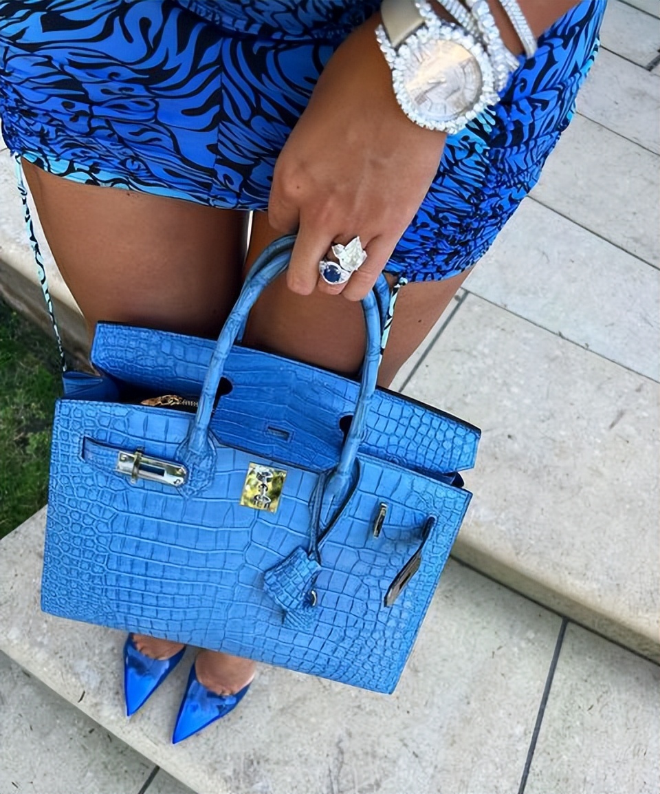 c罗女友买劳斯莱斯,c罗老婆送劳斯莱斯