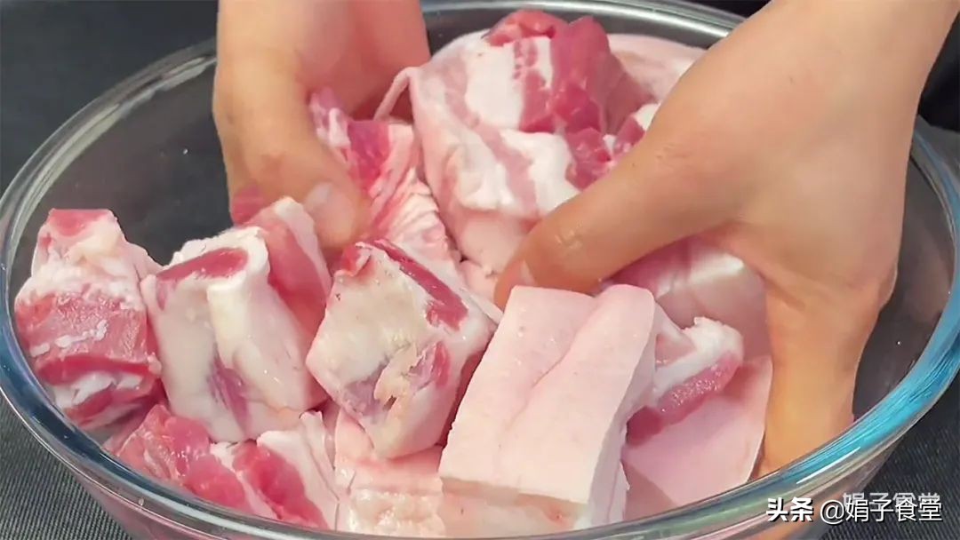 猪肉放在酱油里泡两天怎么做好吃,猪肉泡酱油的正确方法