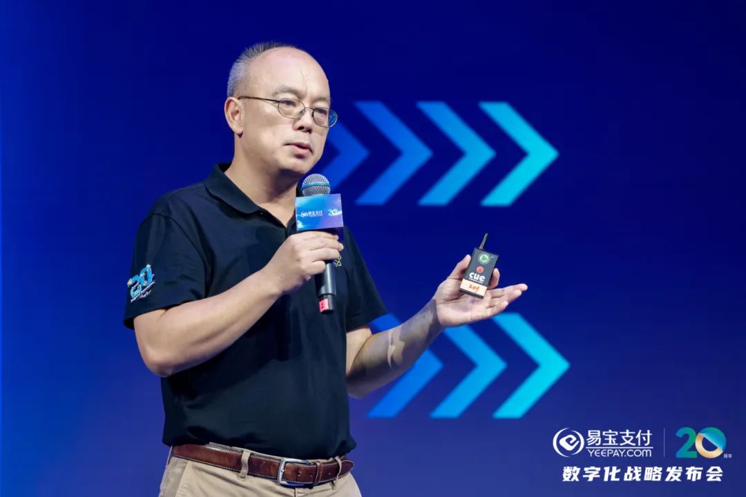 浠栫敤姣忓紶闈㈠瓟璁茶堪鐪熷疄鏁呬簨,浠栫敤鐓х墖璁板綍宸ㄥ彉