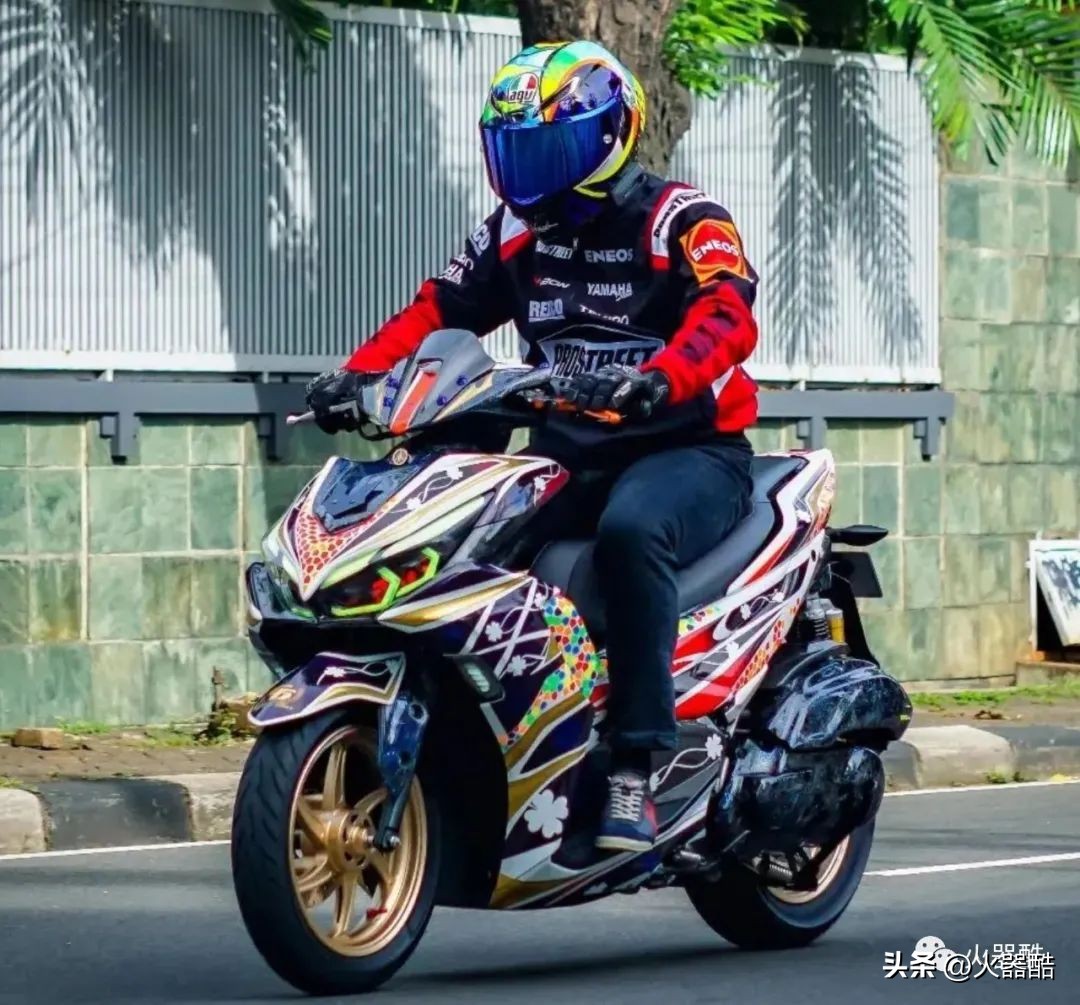 雅马哈nvx155帅气视频,aerox155与nvx155哪个好