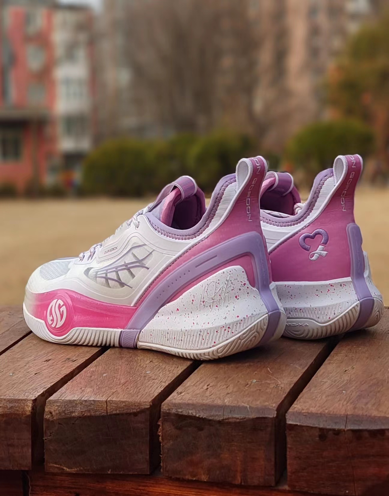 后卫也能穿的中帮鞋,后卫可以穿ag球鞋吗