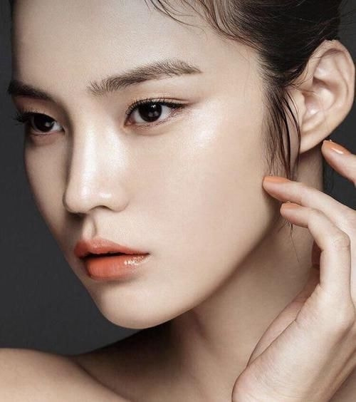 化妆换头技巧视频教程,化妆如换头如何打造精致演员脸