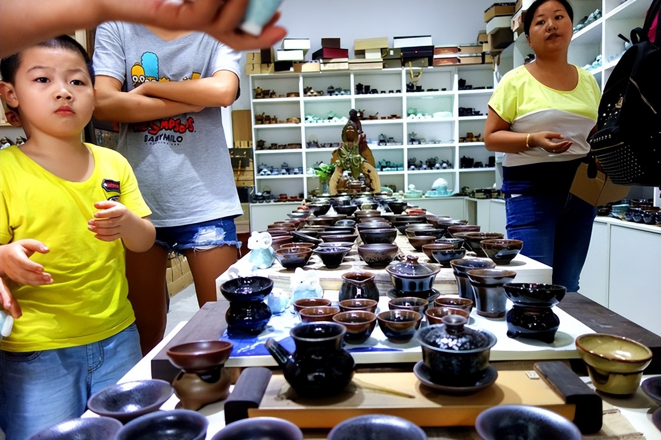 逛景德镇陶瓷市场,景德镇逛逛古镇了解陶瓷文化