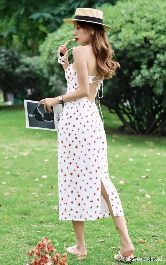 今年爆火吊带裙,最近很火的印花裙子