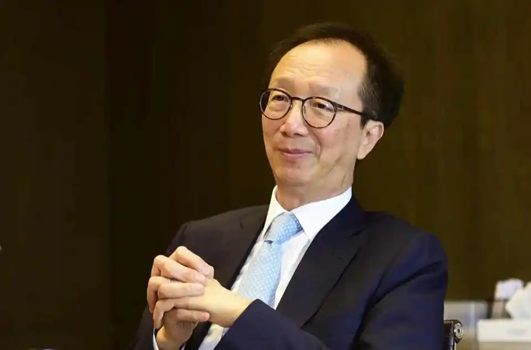 香港“财神爷”梁锦松：为香港狂赚3万亿，花100亿为妻子买医院