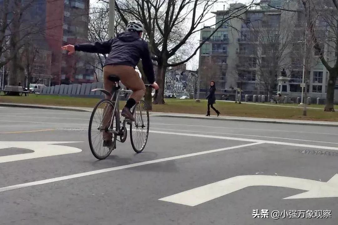 荷兰骑自行车可以带人么,在荷兰坐火车注意事项