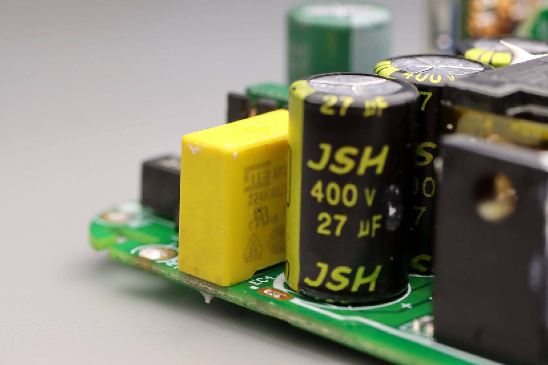 公牛新款67w快充插座拆解,公牛防过充保护插座拆解